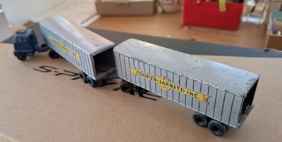 Matchbox Major Pack 9a Hendrickson Tractor , Lesney, Interstate Double Freighter