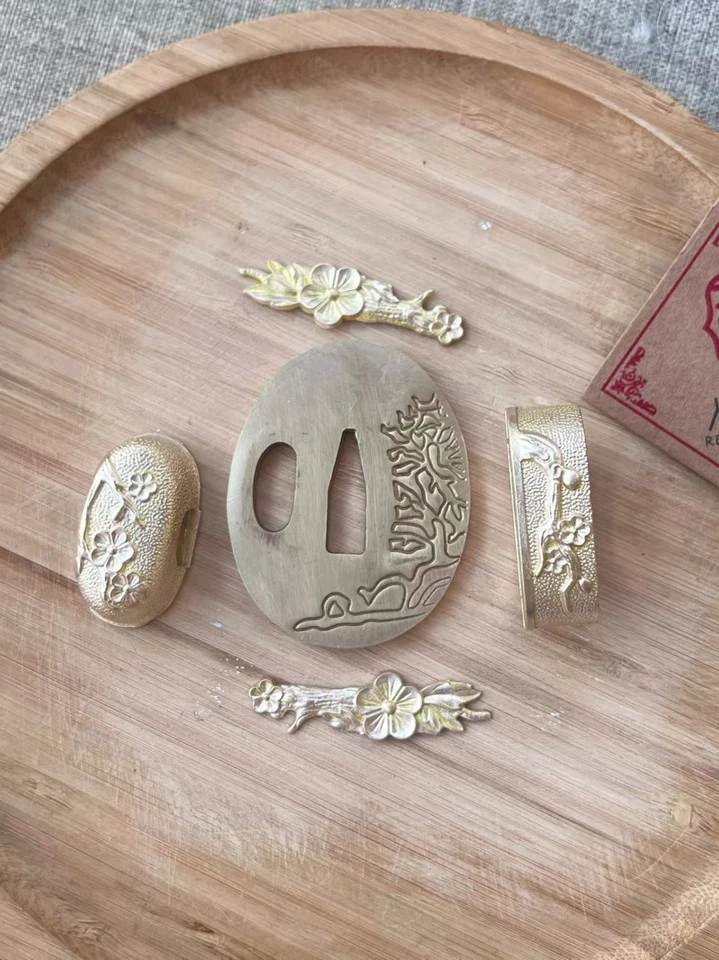 Solid Brass Tsuba Fuchi kashira Menuki Japanese Samurai Sword Wakizashi Tanto - Image 2 of 4