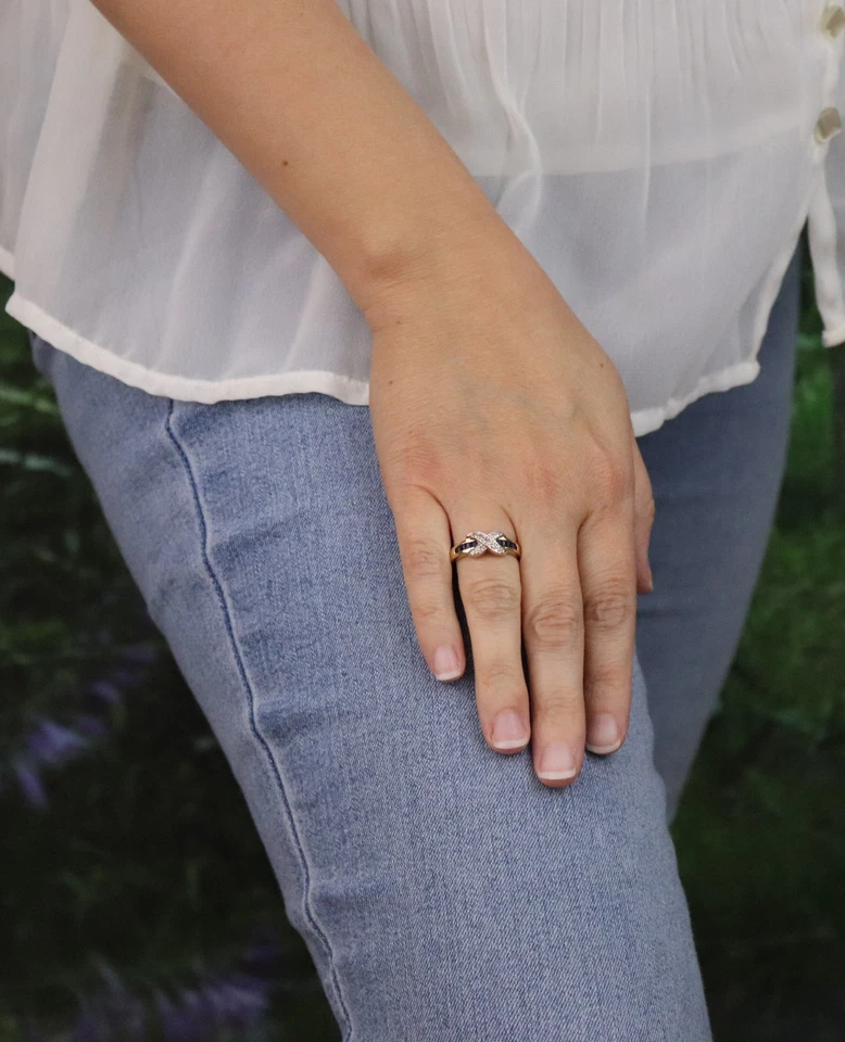 10k White Gold Fancy Blue and White Diamond Ring Twist Crossover Band 5 3/4 - Image 4 of 4
