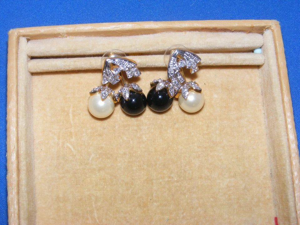 Pendientes JBK Camrose & Kross Colgantes Cristal Swarovski 3 Pares en Uno Negro Blanco Foto 3 de 4