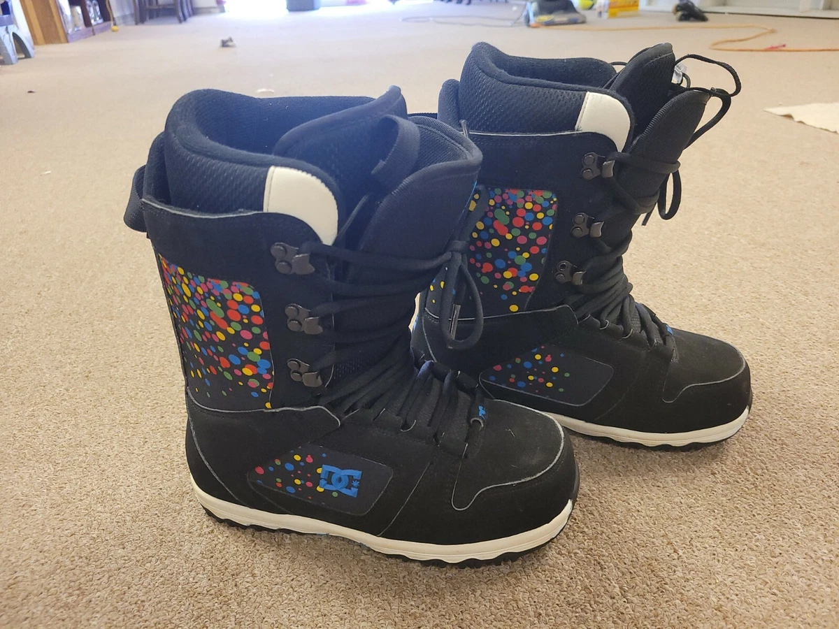 Snowboarding store boots dc