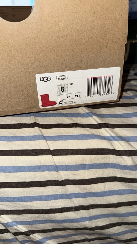 Bota Ugg Australia CLASSIC II para niños pequeños #1017703T roja talla 6 (CON67) Foto 4 de 4