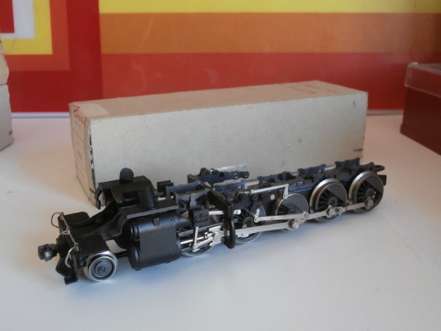 Châssis de loco vapeur Rivarossi Réf 109968, pièce neuve d'ingénierie en zamak
