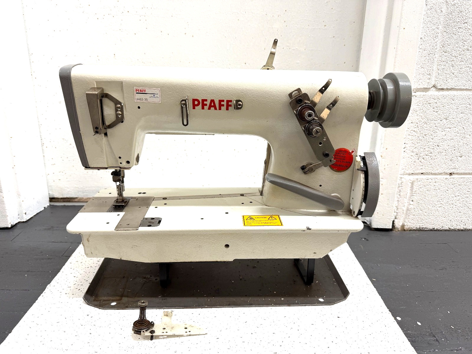 PFAFF 5483  2 NEEDLE  1/4" CHAINSTITCH W/ REVERSE INDUSTRIAL SEWING MACHINE