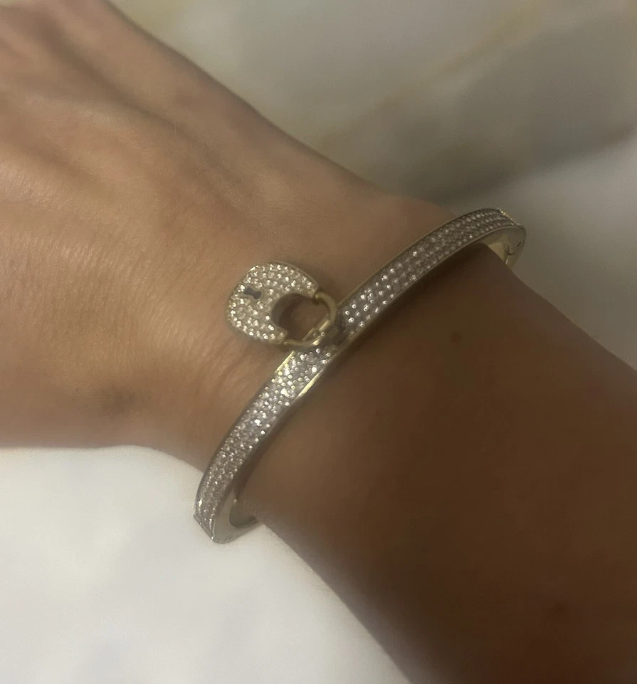 Brazalete con cierre de cristal pavé MICHAEL KORS - Descontinuado en tiendas Foto 2 de 4
