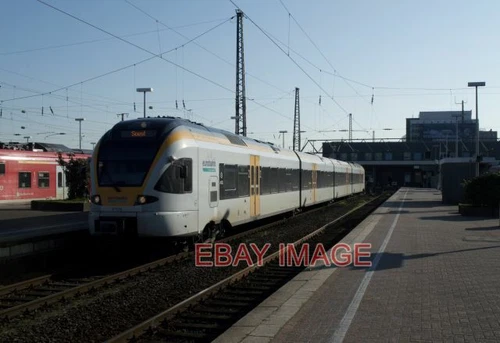 FOTO DEUTSCHE EISENBAHN STADLER FLIRT 4 AUTO EMU NR. 428115 BETRIEBEN VON REGIOBAHN W
