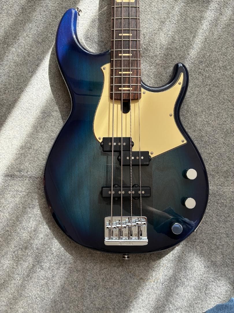 YAMAHA BBP34 Moonlight Blue / Electric Bass Guitar w/ Original HC