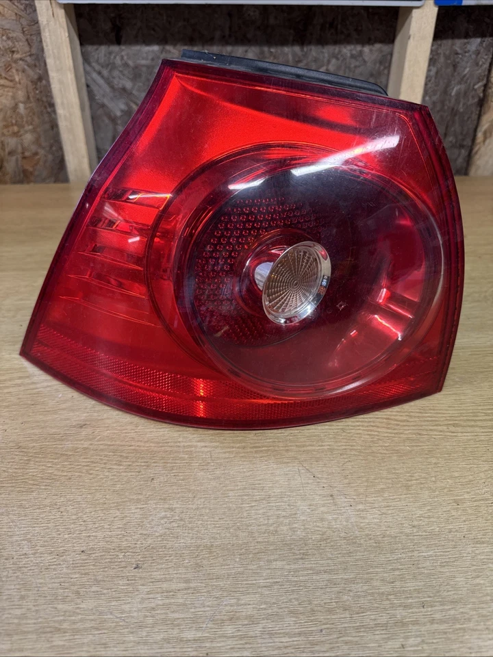 2004 VOLKSWAGEN GOLF ПАССАЖИРСКОЙ СТОРОНЕ ЗАДНИЙ ФОНАРЬ 1K6945095E #1 - Изображение 2 из 4