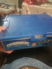 SKYLANDERS Stackable Tackle Storage plastic Box Case Activision With 10 Figures