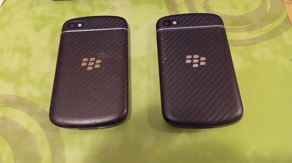 2x Blackberry Q10 Nero SQN100-3 Model: RFN81UW OS 10.3.3 UMTS LTE 16GB Leggi des - Immagine 3 di 4