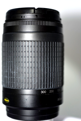 Lente zoom Nikon AF Nikkor 70-300 mm F/4-5,6 G. **MUY CASI COMO NUEVO**.ESTE ES EL INDICADO - Imagen 6 de 7