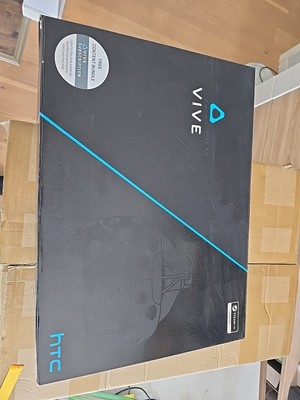 HTC Vive VR-Brille Headset, zwei Controller, zwei Basis-Stationen, Link-Box