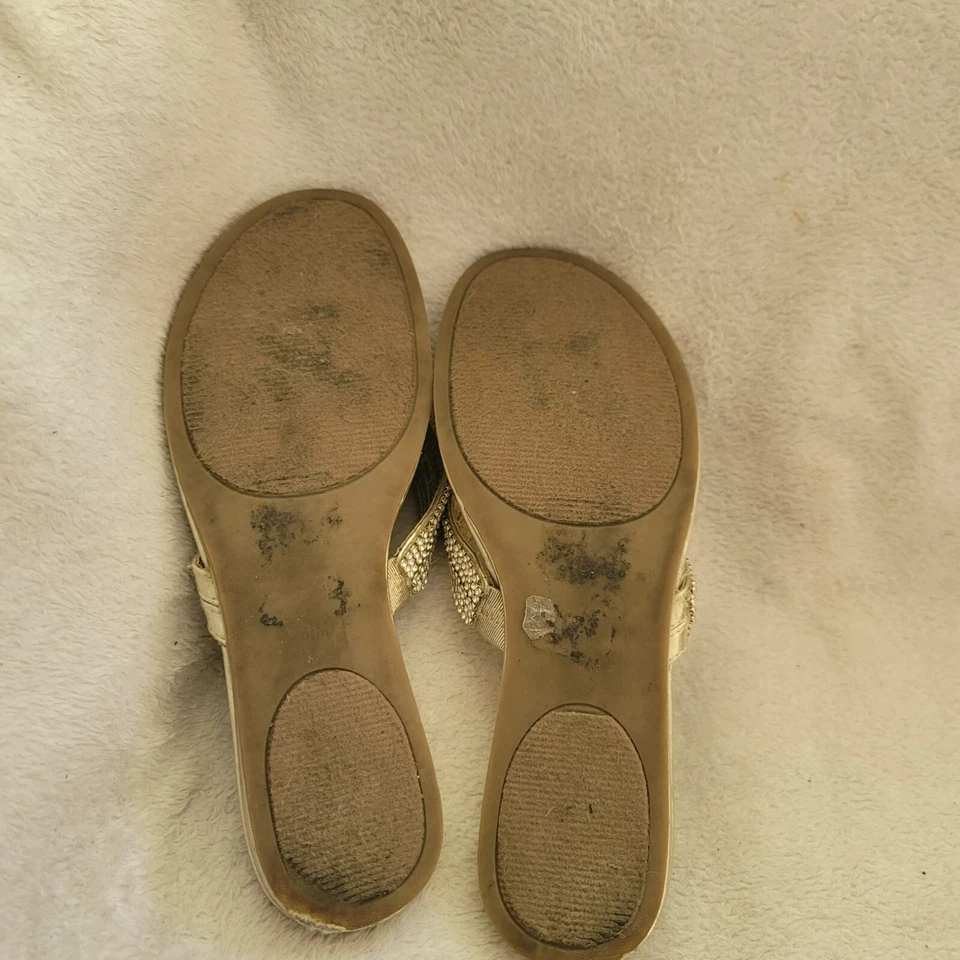 Sandalias de cuña Guess para mujer talla 8,5 Foto 2 de 3