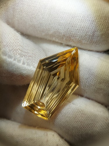 Laser cut Citrine gemstone - faceted natural golden Quartz 21.90 CTS - Bild 8 von 13
