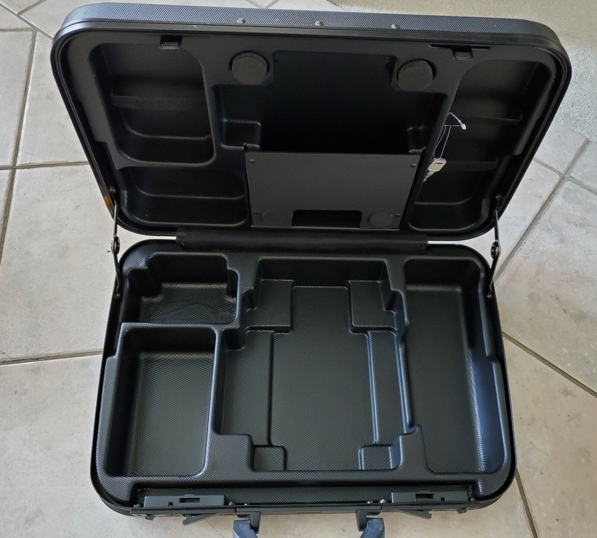 ケースのみ　Fokus prestige black 約10万のワイヤレスイヤホン!?FoKus Prestigeをレビュー！どんな音が