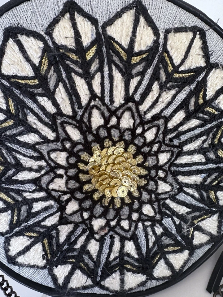 Bolso Bandolera/Cartera Circular JASPER & JEERA Negro/Gris Flor Cosida con Lentejuelas Foto 3 de 4