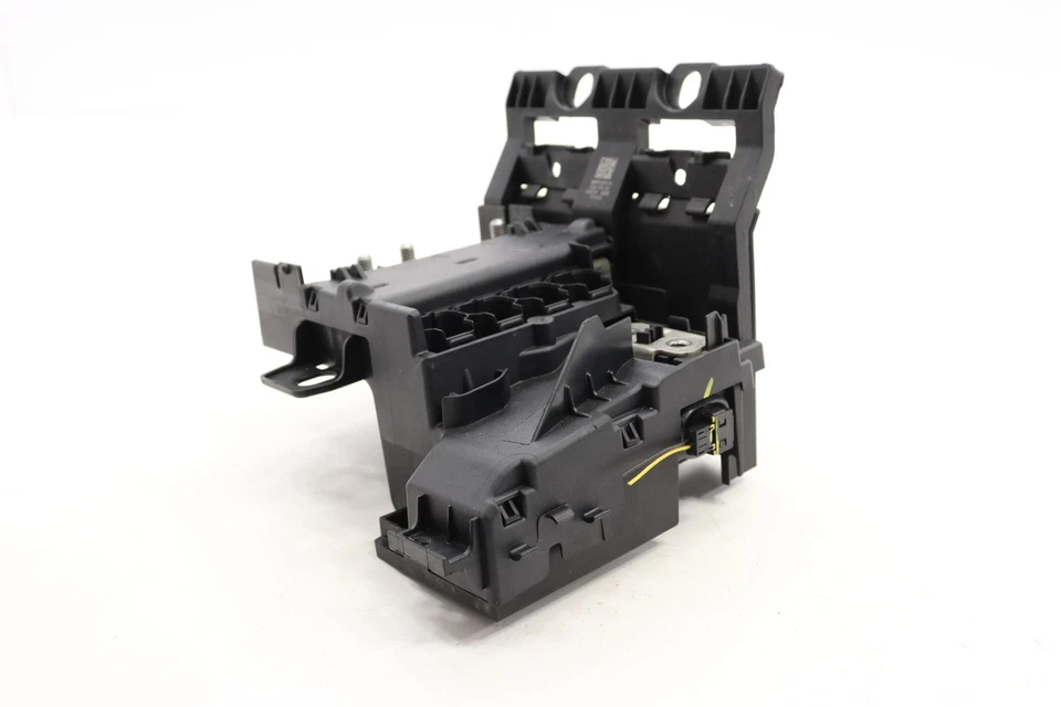 2018 - 2021 BMW X4 G02 REAR TRUNK POWER DISTRIBUTOR JUNCTION POINT OEM 6841701 - Image 3 of 4