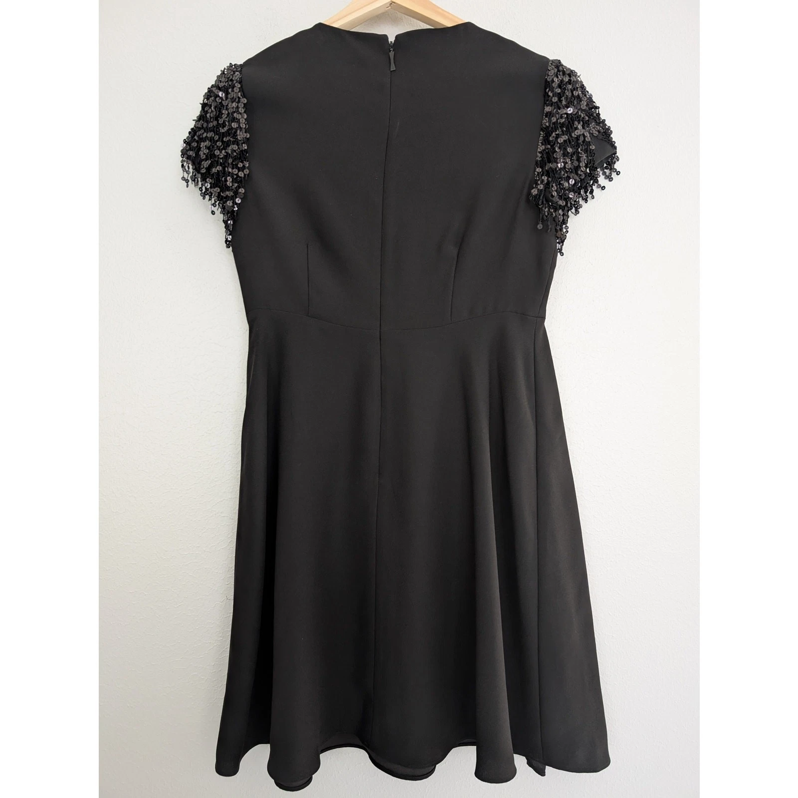 Abito Kate Spade nero con frange e paillettes swing taglia 6 lunghezza ginocchio