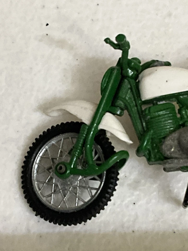 Guardabarros de plástico fundido a presión y marco de metal para motocicleta de colección sin marca Foto 4 de 4