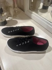 Wonder Nation Girls Black Casual Low Canvas Sneakers Shoes Size 4 NWOB