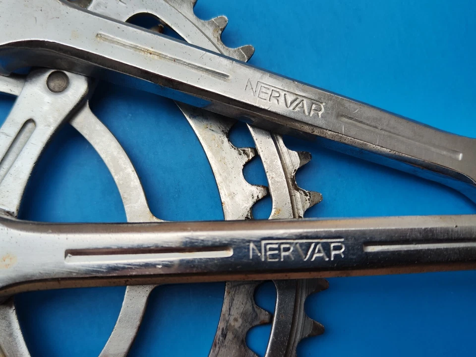 JUEGO DE BIELAS NERVAR HECHO EN FRANCIA ACERO ALEACIÓN LIGERA 52/42 GUARNITURA BICI VINTAGE Foto 3 de 4