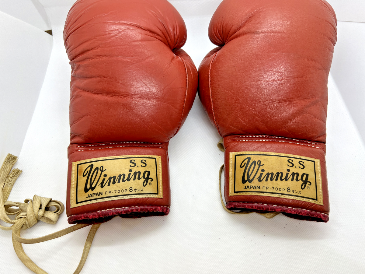 Winning Vintage Initial Old Logo Boxing Gloves 8 oz Red Lace Winning Vintage Initial Old Logo Boxing Gloves 8 oz Red Lace