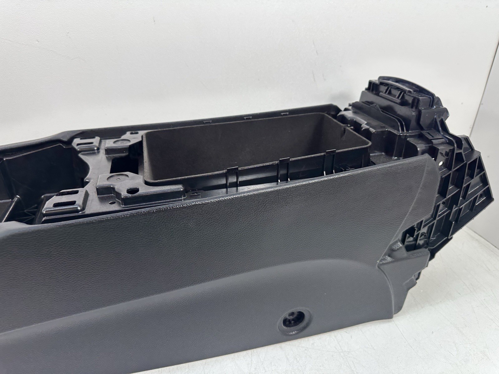 2014-2017 Maserati Ghibli Center Console Base Trim Only Used OEM 105088372