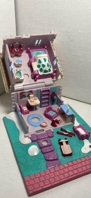Vintage Polly Pocket Skii Lodge Collectors Item great condition