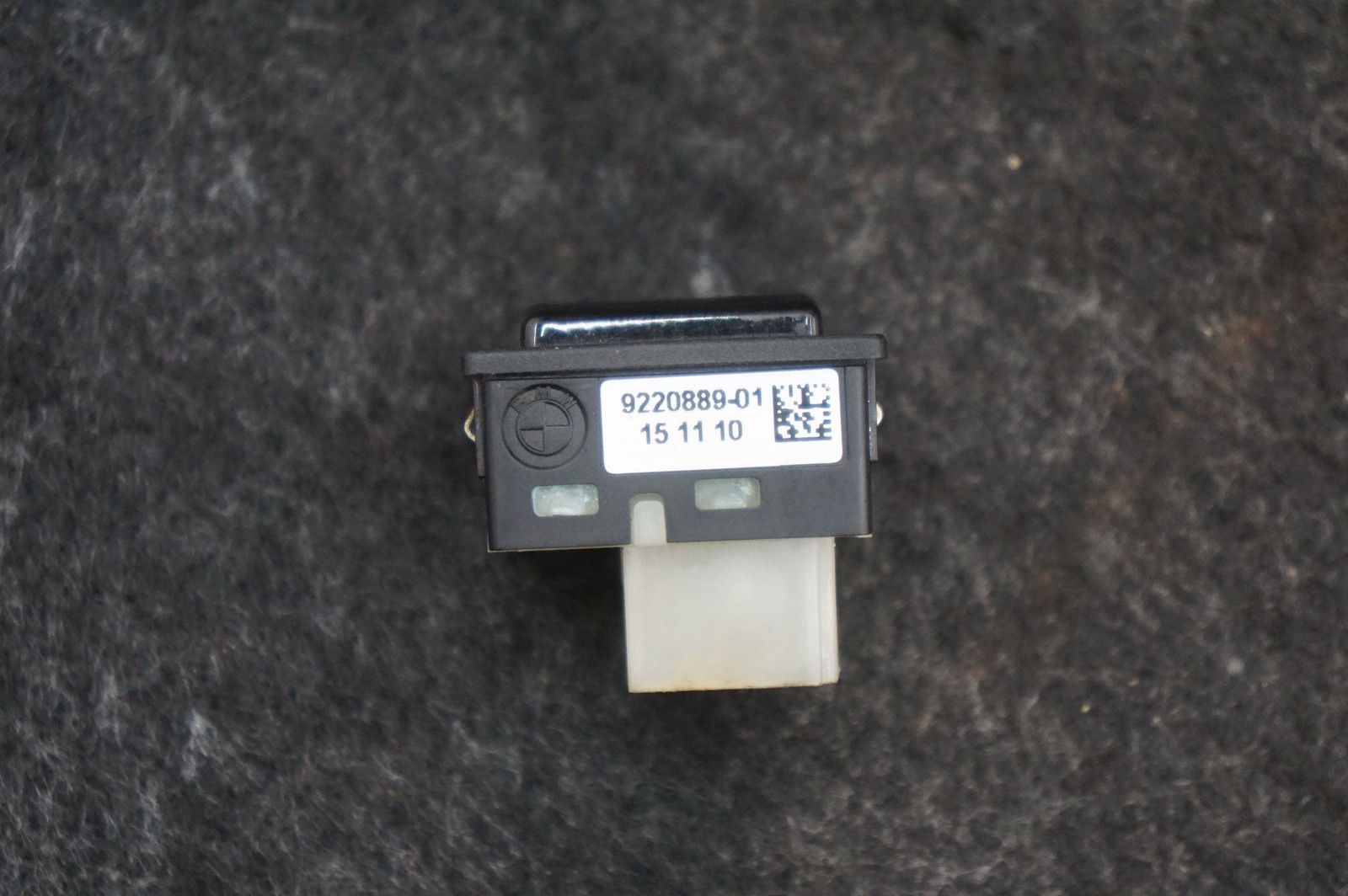 Trunk Lid Unlocking Switch Button OEM 9220889 Rolls Royce Ghost Series I 2009-14