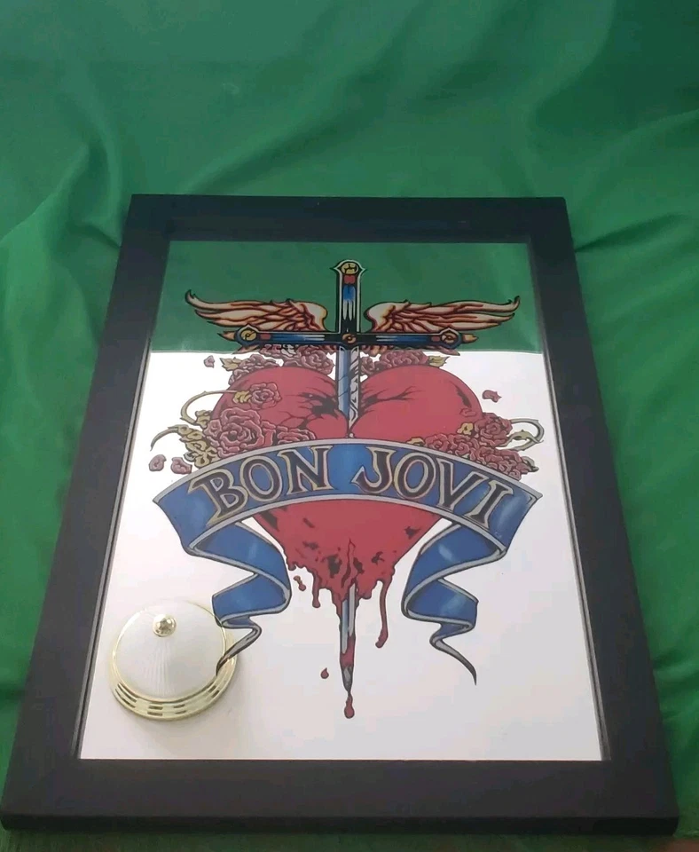 De colección Bon Jovi Carnaval Bar Hombre Cueva Espejo Marco Madera 13x19 Corazón Daga Foto 3 de 4