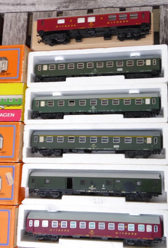 Piko Schicht Prefo H0 Konvolut 6 x Schnellzugwagen DR Epoche 4, 5 Stü. mit Licht