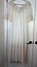 Vintage INTIME Bridal Ivory Sheer Chiffon Peignoir Robe Romantic Lace Sz P
