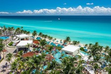 All-Inclusive Vacation, The Pyramid at Grand Oasis, Canc&uacute;n - 4 guests