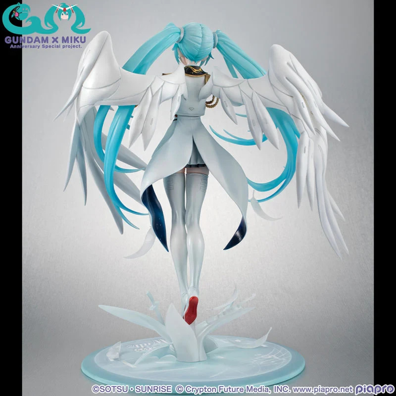 Hatsune Miku x Wing Gundam Zero Figure 45th Anniversary MegaHouse