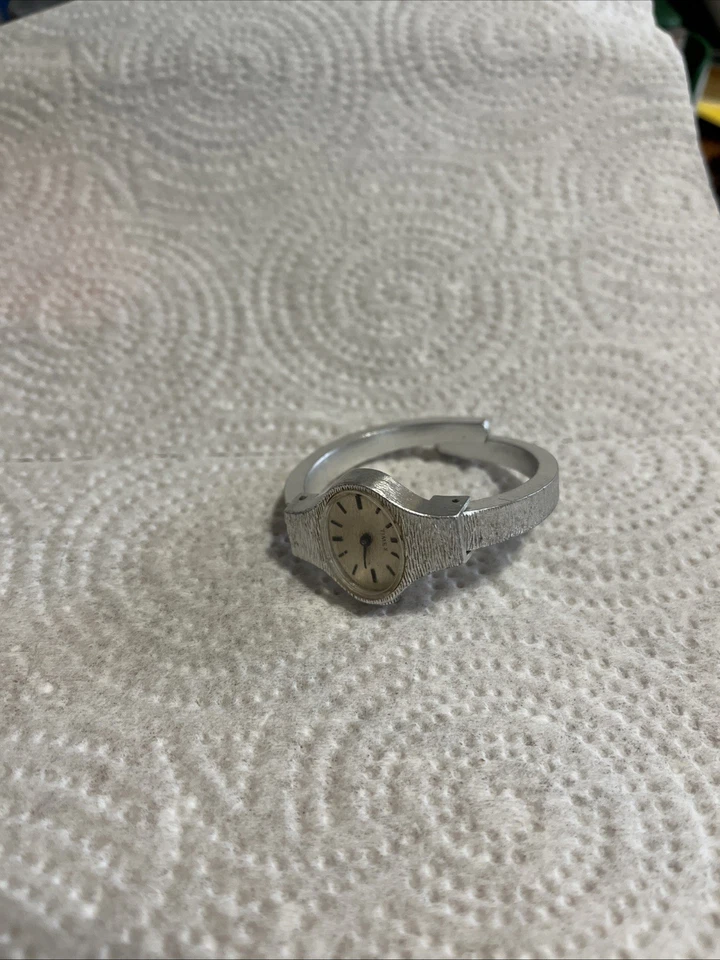 Timex S Steel Back Aluminum Bezel - Image 2 of 4