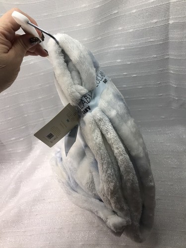 NEW Lullaby Baby Blanket Blue White Square Luxury Velvet Boys Checkered Security - Picture 4 of 9