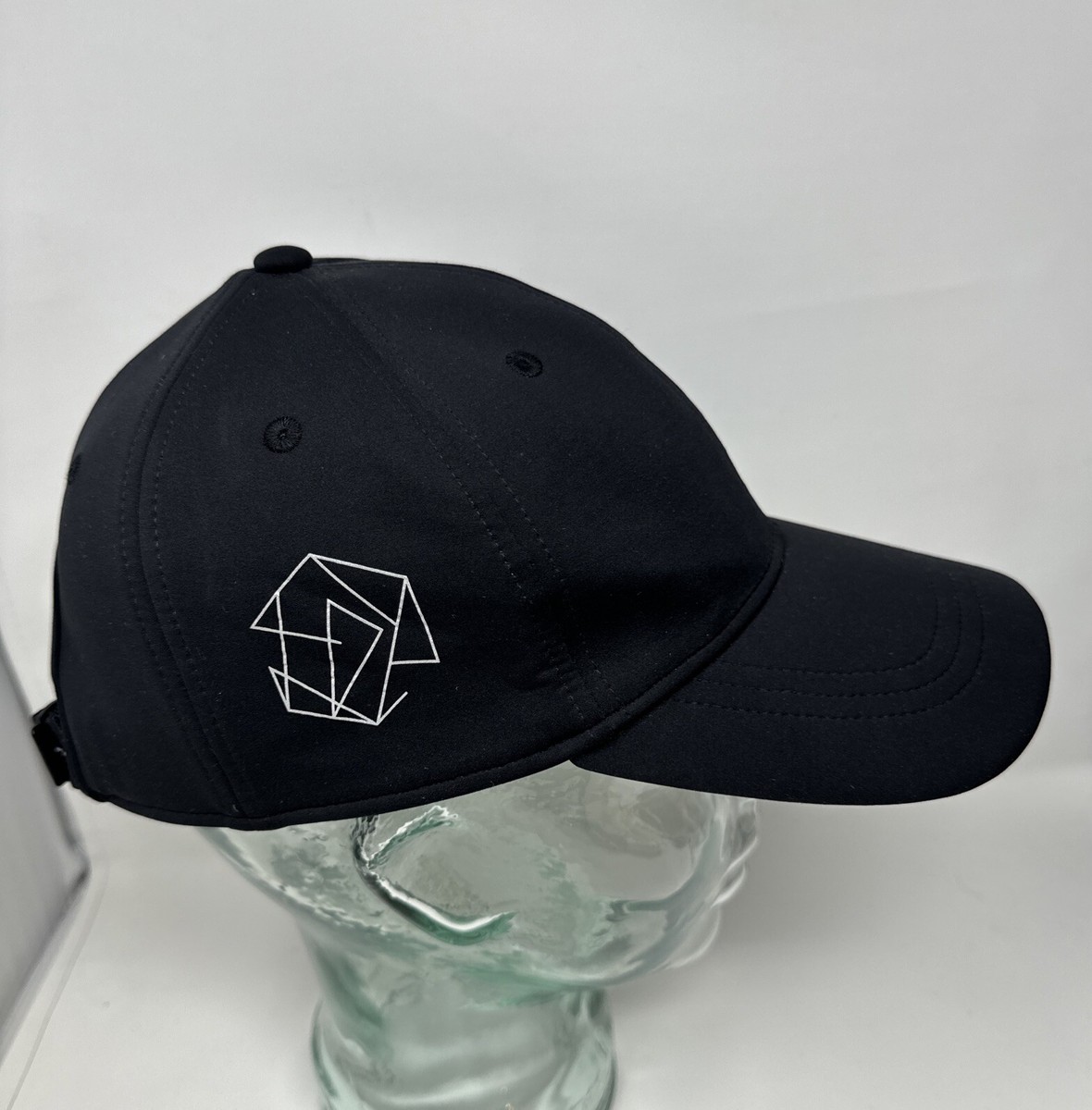 Unworn Lululemon Black Ghost Race Black Adjustable Black Hat  display picture 1