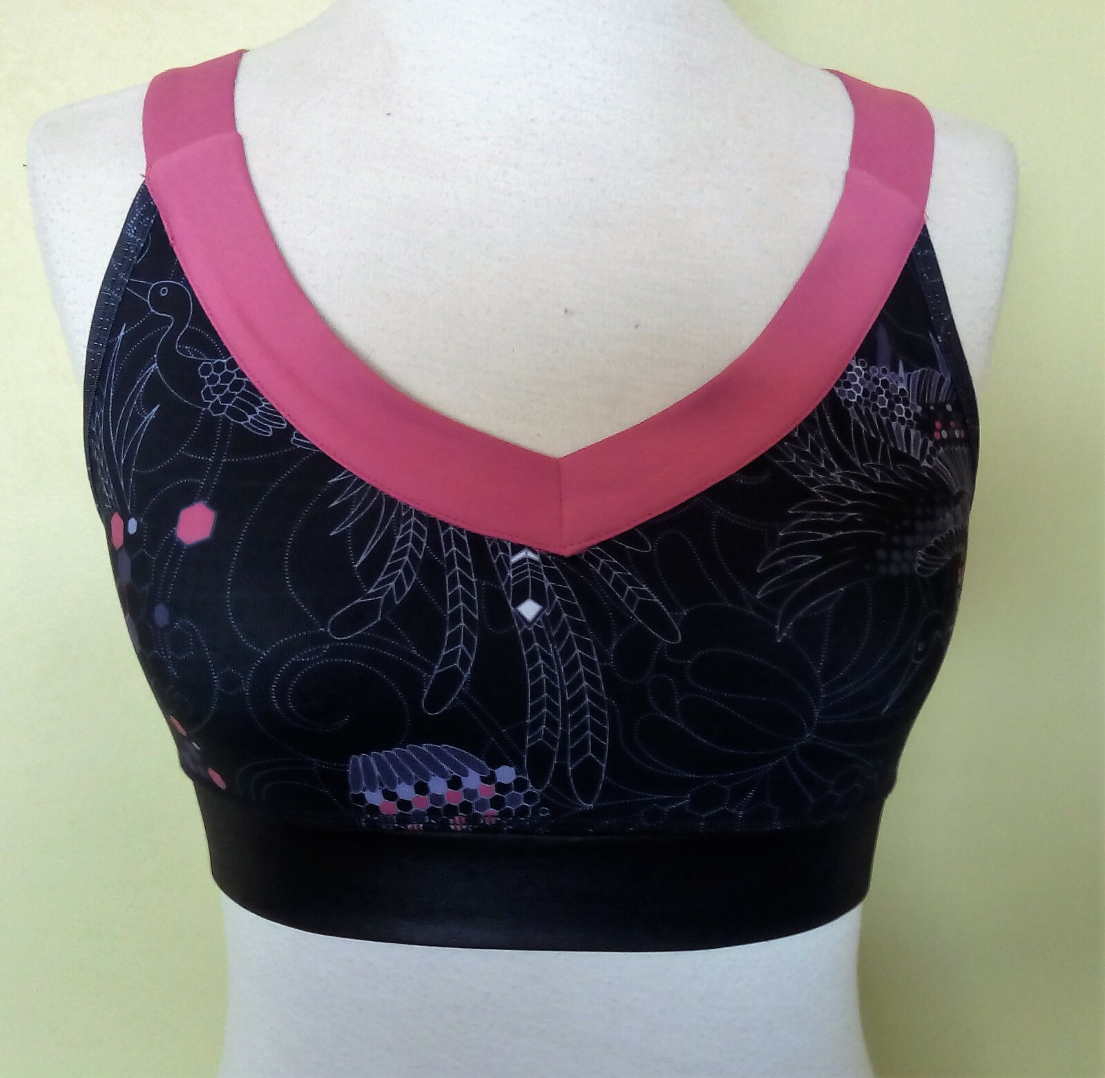 MB Active Crop Top Cross Back Sports Bra Active Wear Michelle Bridges Size12 NWT