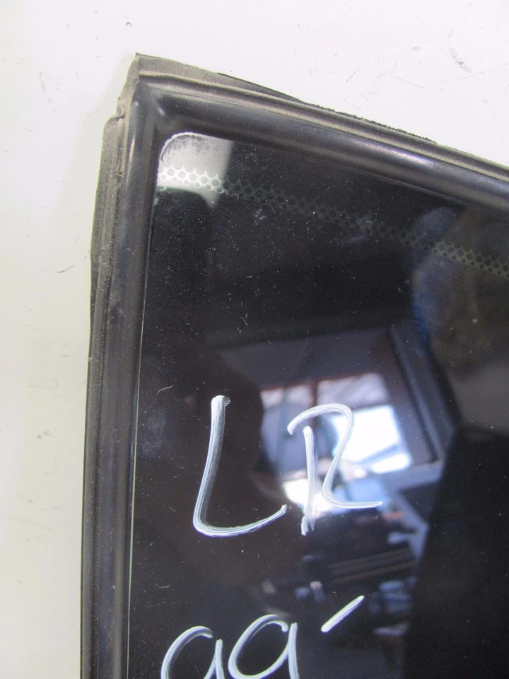 1998-2000 Lexus GS400 Rear Right Passenger Door Window Vent Glass OEM KM504353 - Image 3 of 4