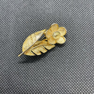 Broche Vintage En Métal Doré De La Marque Orena - Bijou Ancien Occasion