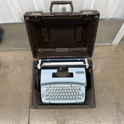 Vintage Rare, Color BLUE  Smith Corona Super Correct XT 8E  Typewriter & Case  
