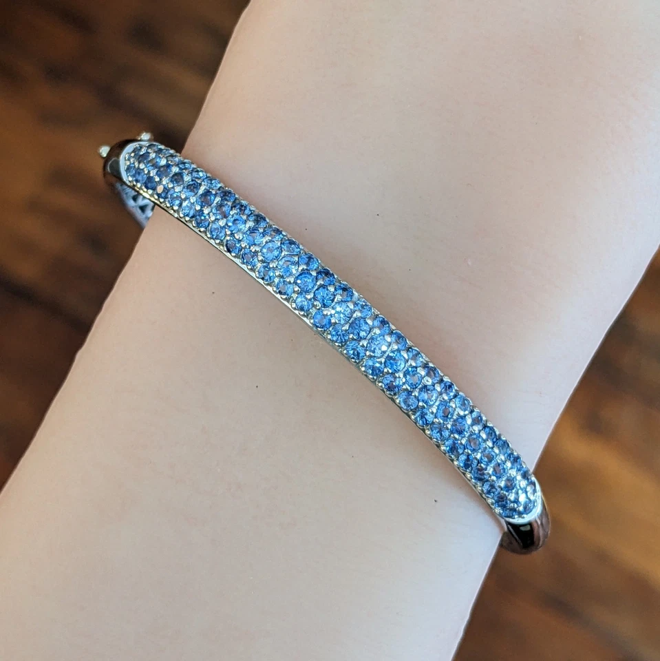 Brazalete ovalado de zafiro pavé en oro blanco de 18 k - HM2752SIB