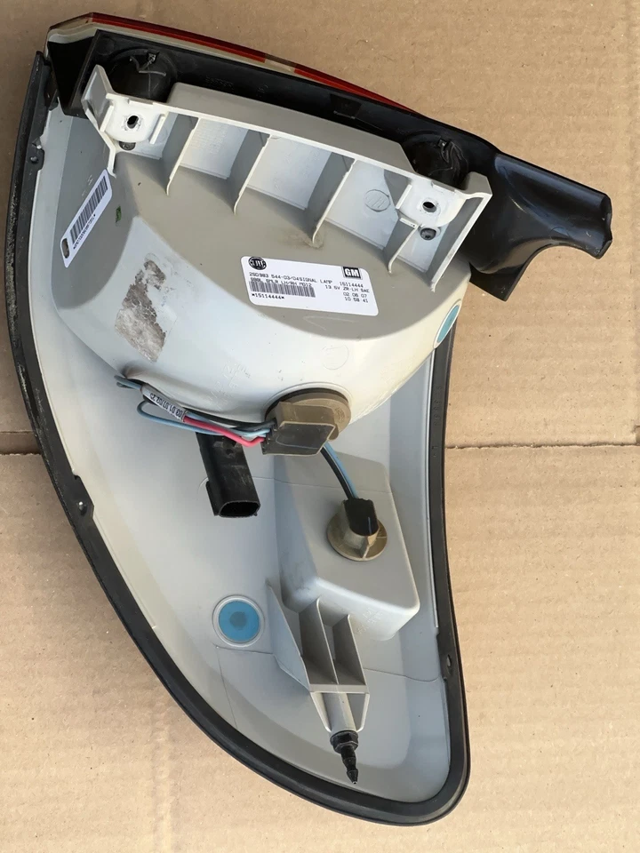 Luz trasera izquierda Saturn Outlook 2007 2008 2009 2010 (lado del conductor) COMPLETA Foto 4 de 4