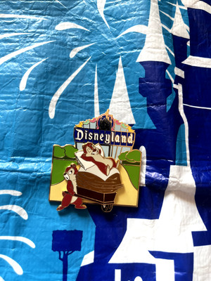 Disney Pin Trading Disney Auctions Chip n Dale Disneyland Schild LE 1000