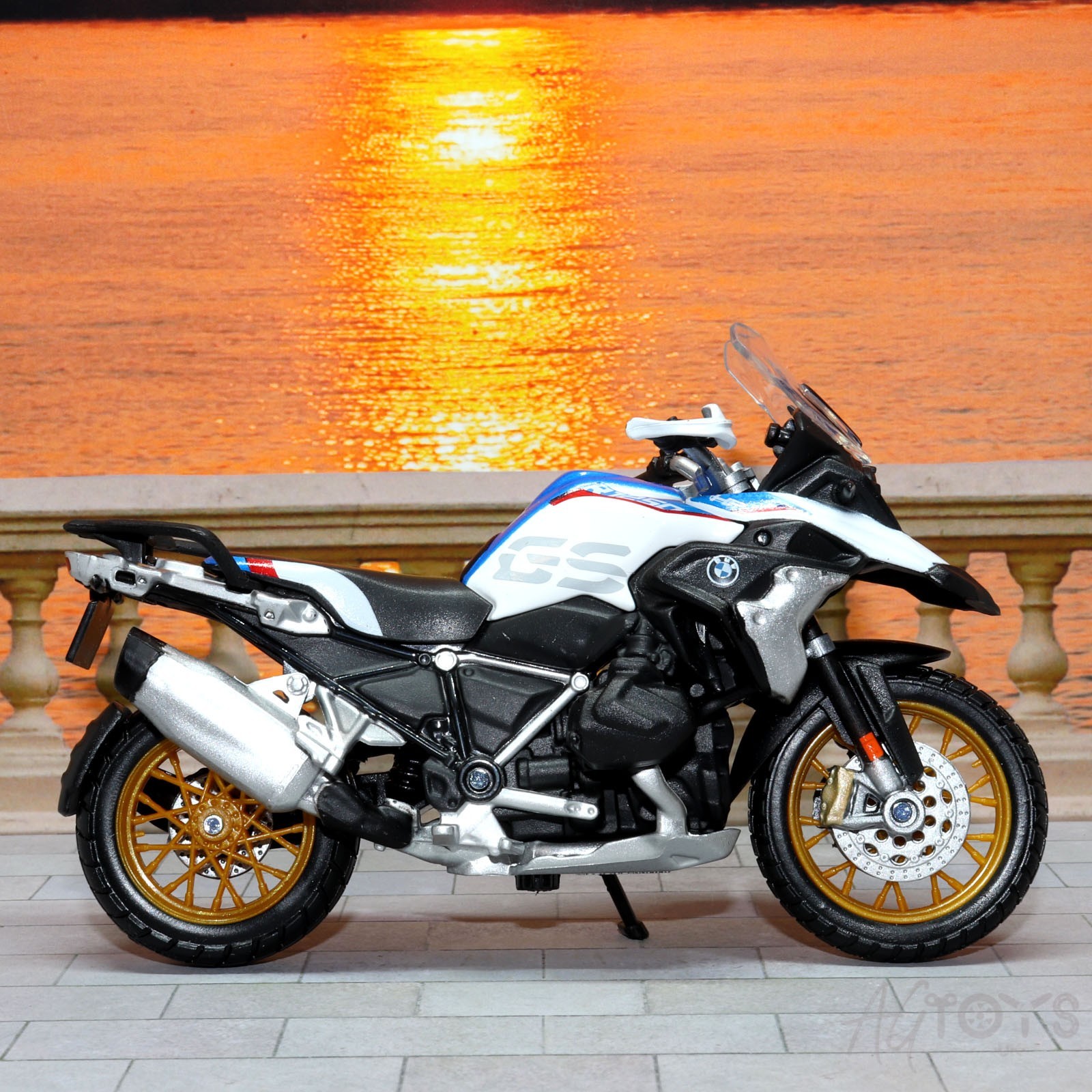 Maisto BMW R1250 GS Red/White/Blue  Scale 1:18 Model Toy Motorcycle Motor Bike