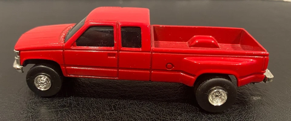 Camioneta pickup ERTL 88-02 GMC Sierra doble cabina doble platón largo roja 3366U Foto 2 de 4