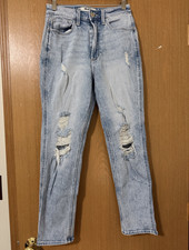 Hollister Women s Ultra High-Rise Mom Jeans B...