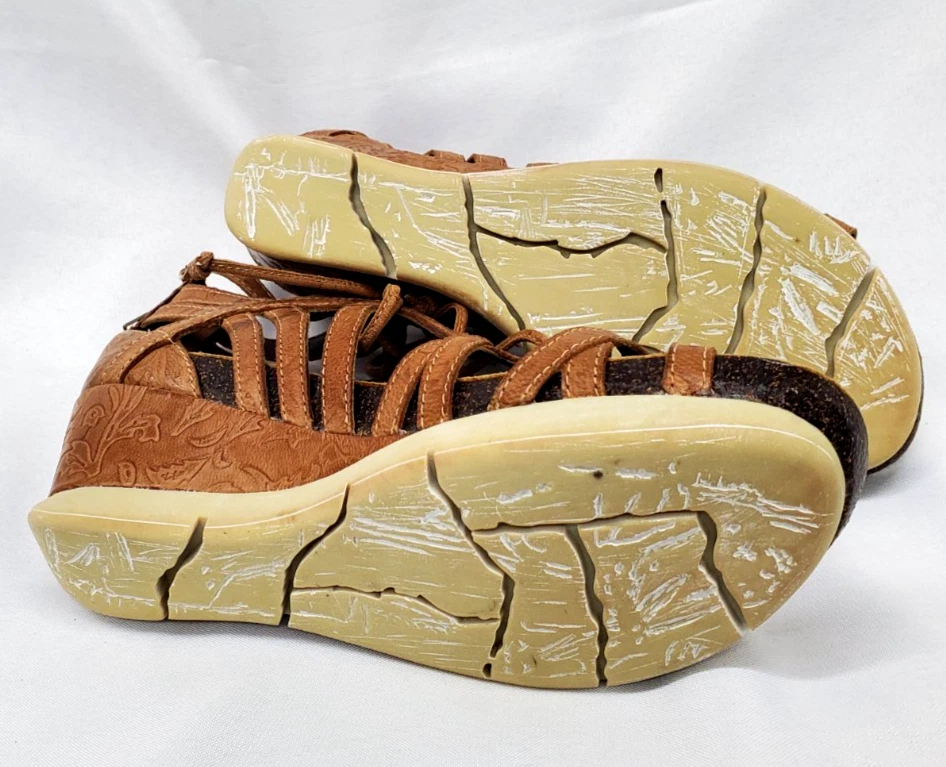 NOVO TOTO Feminino Marrom Wedges Tamanho 8 Sandálias Western Couro de Vaqueira - Imagem 4 de 4