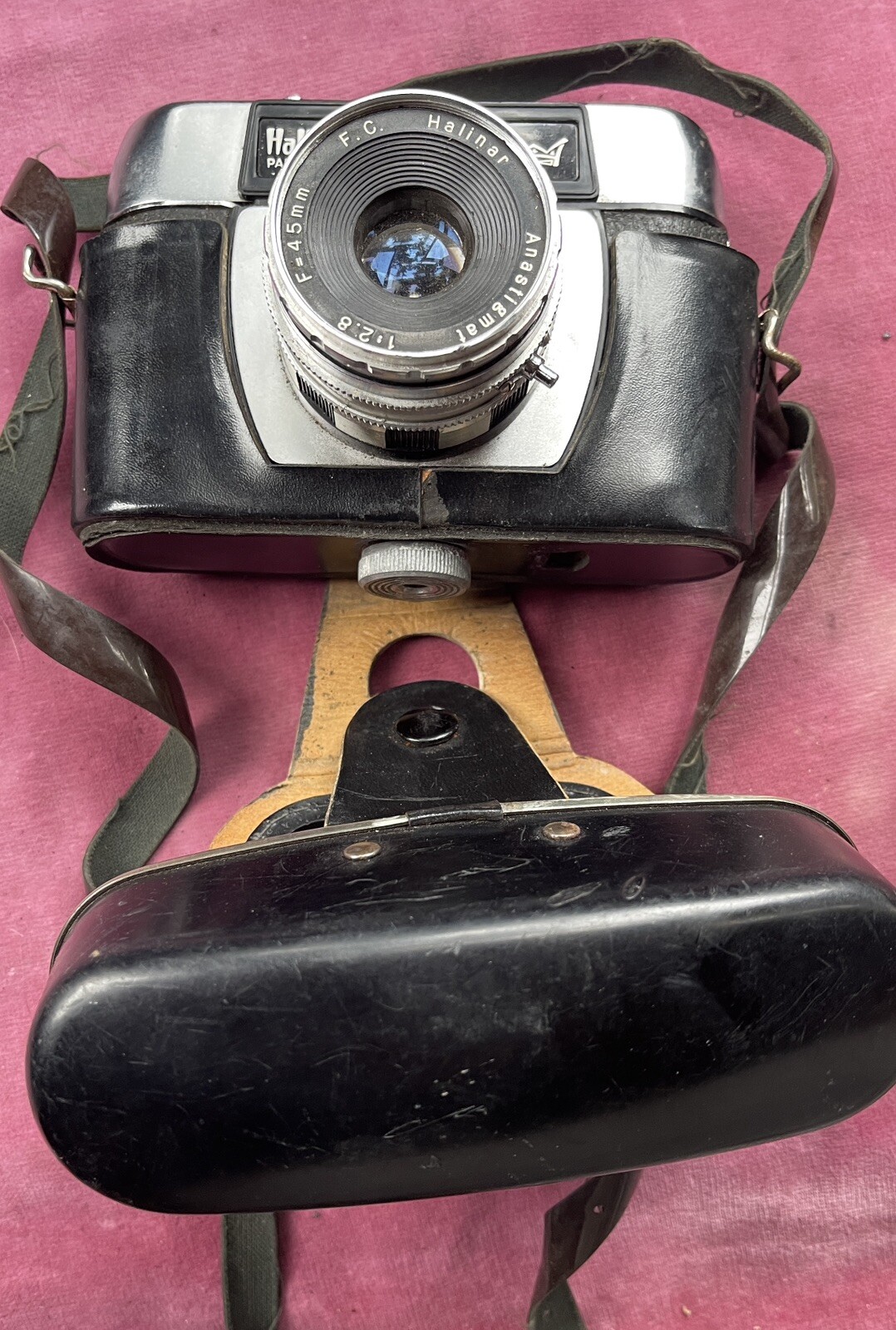 Vintage Halina Paulette 35mm Film Camera with Case focus dial loose