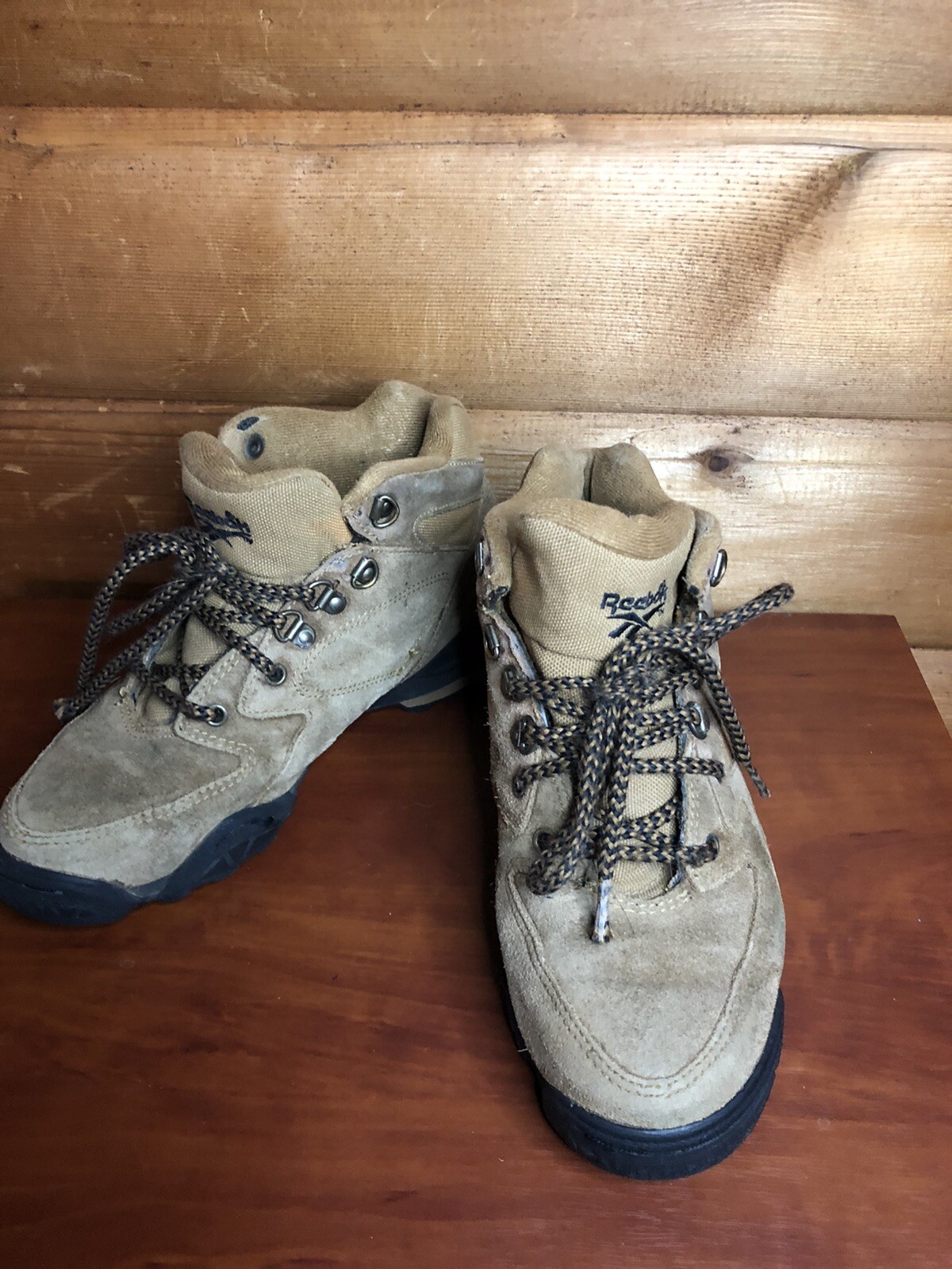 Reebok Size 6.5 Durable Comfortable Waterproof Hiking Boots for Outdoor Adventures-image